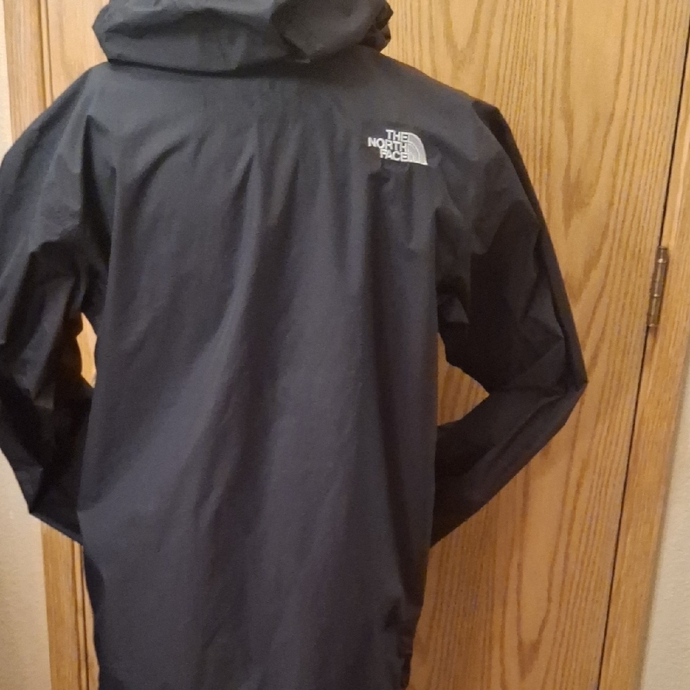 The North Face Men's Black Hooded Raincoat - Picture 6 of 7